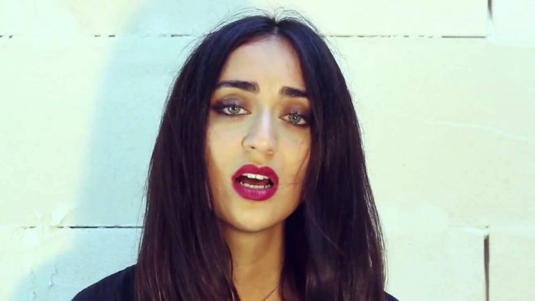 Two Swedish Sisters sing for Peace in Syria