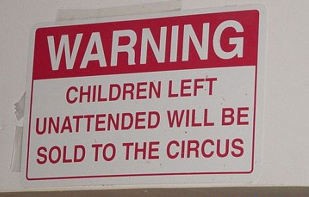 200115-children_circus-funny-sign