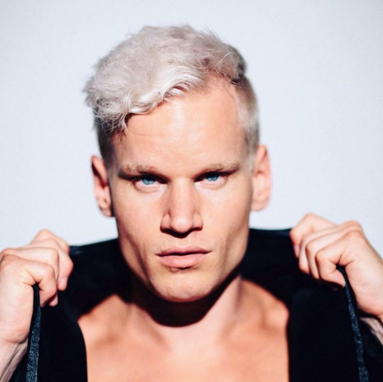 Millions of Plays for New Hit by Swedish Pop Star