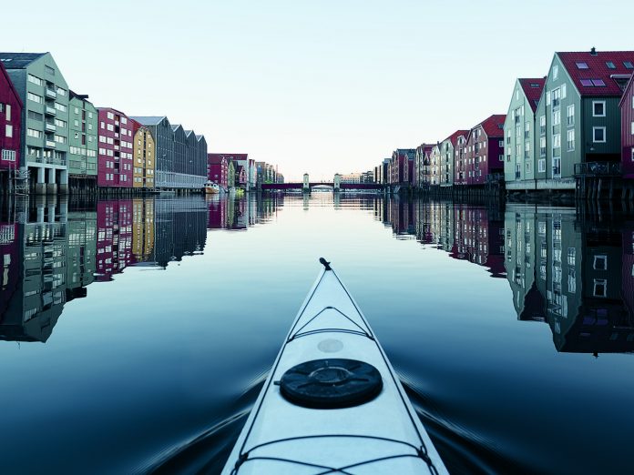 7002-Kayaking+the+Nidelva+Foto+jarle+hagen-visit-trondheim Top 10 Places to Paddle in Norway