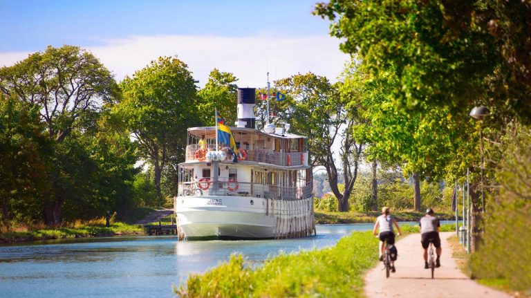 Crossing Sweden by Canal