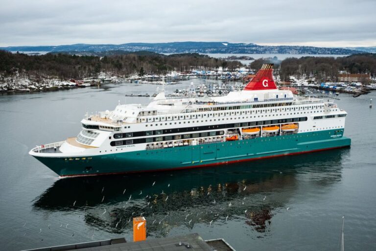 Seaborne Adventure Between Two Capitals, Two Cultures, and Countless Stories