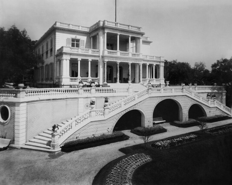Norwegian Book on a Mysterious Villa on the French Riviera – Now in French