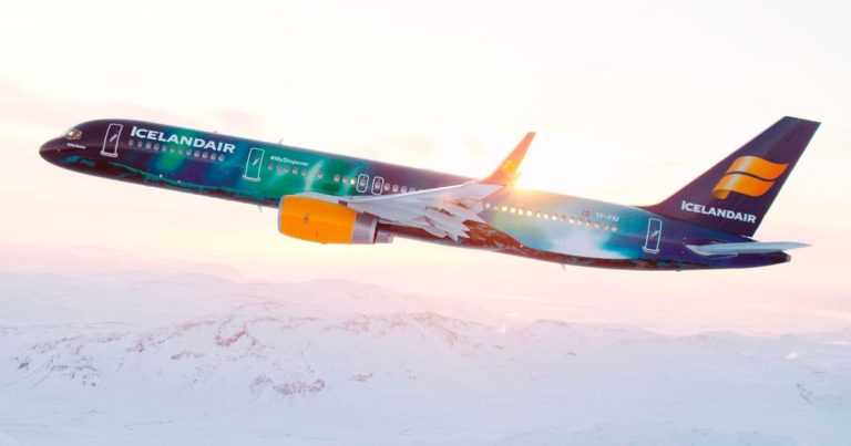 Icelandair’s Northern Lights Plane Turned Into Limited-Edition Luggage Tags