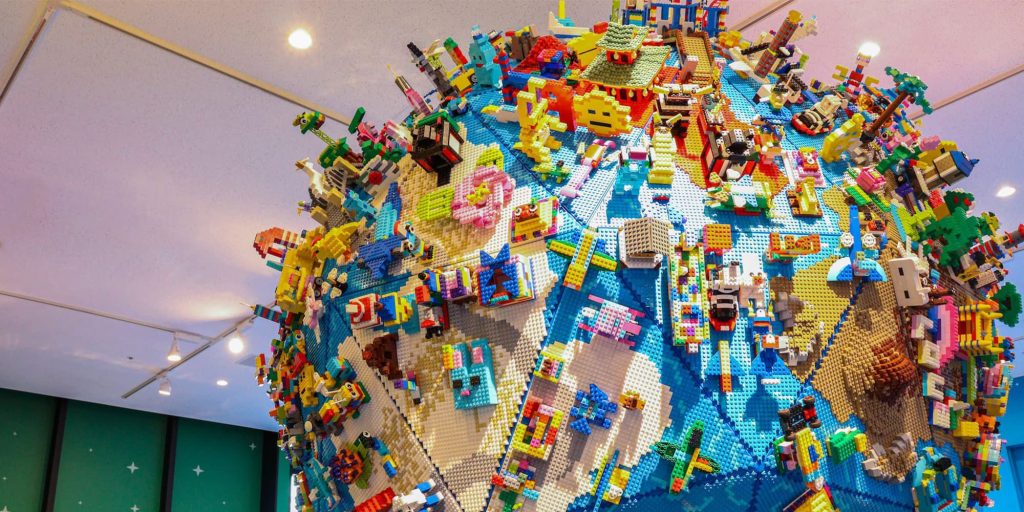 LEGO: Rebuild the World